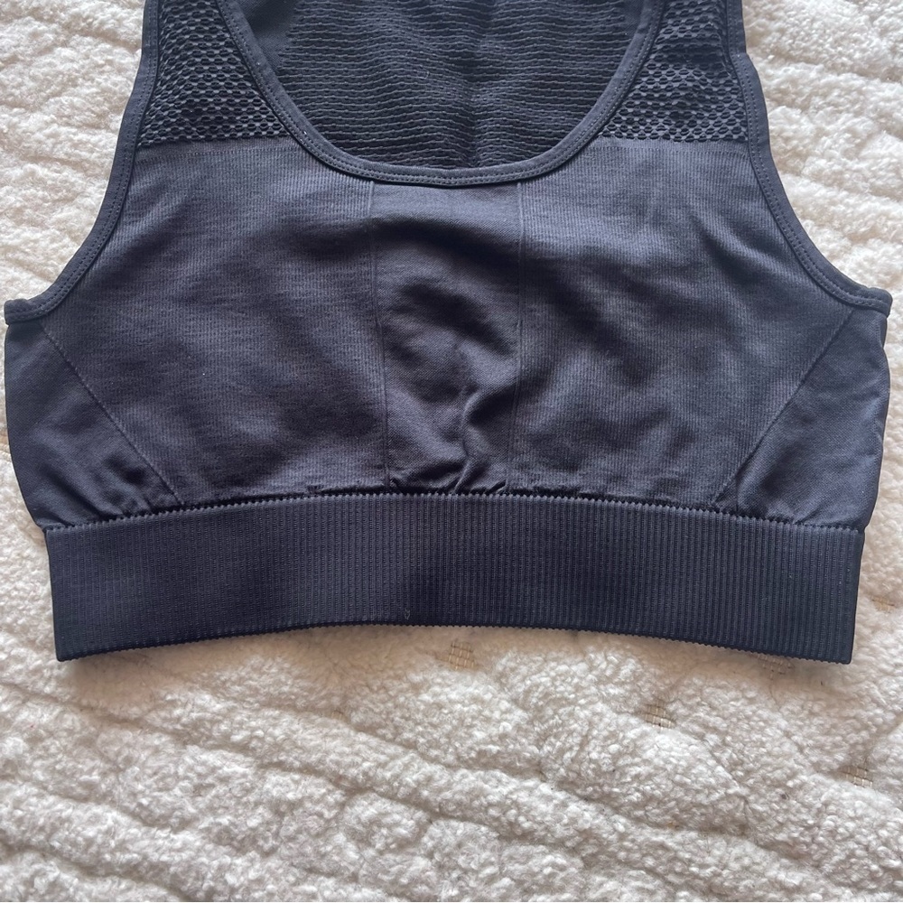 Fabletics Musetta Seamless Sports Bra Black Open Mesh Fabric Women’s medium - Picture 8 of 8